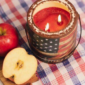 New AMERICA juicy Apple container 2 wick Candle - 20  oz
